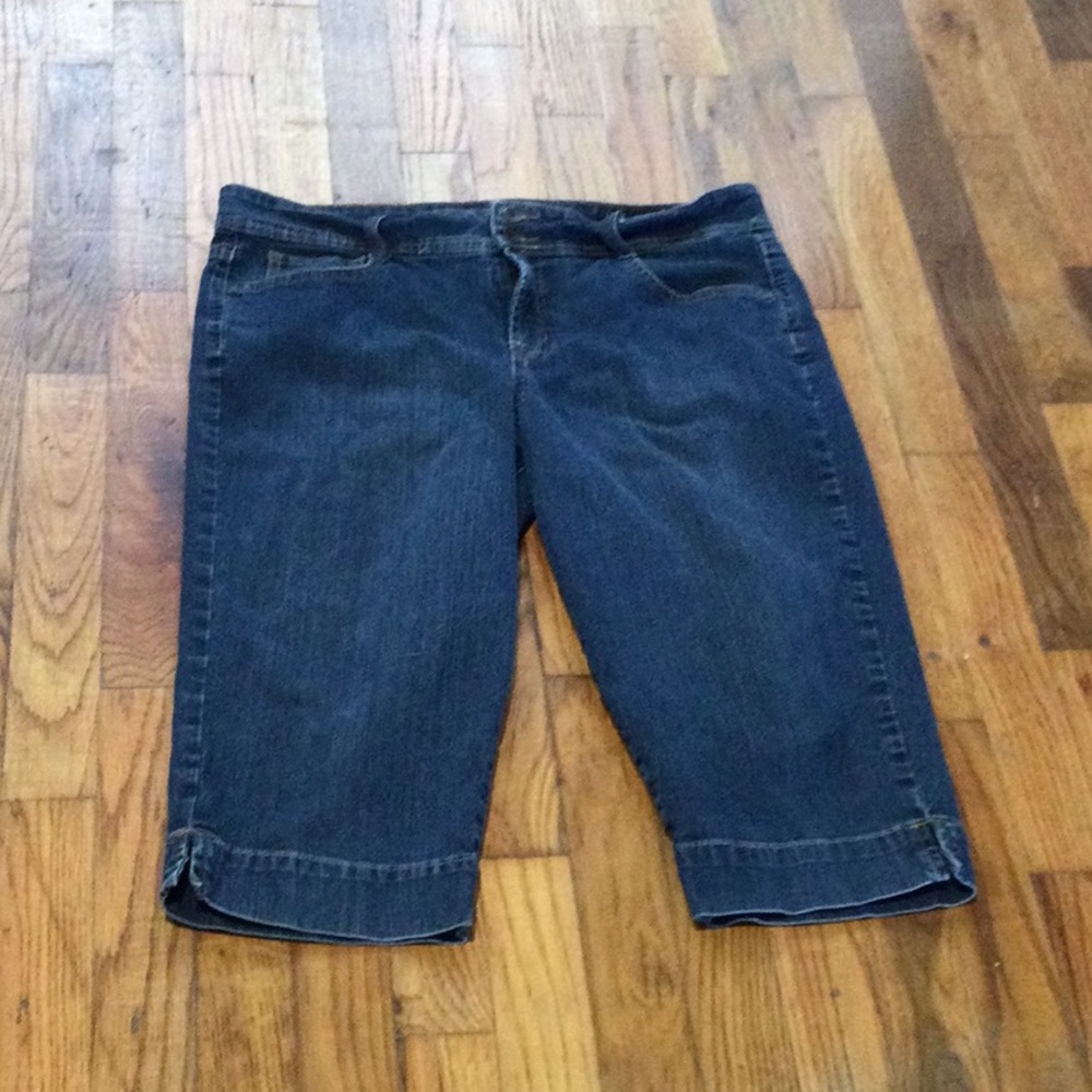 Nine West Cropped/Capri Jeans Size 12/30
